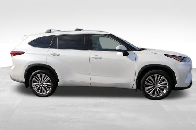 2023 Toyota Highlander L 20