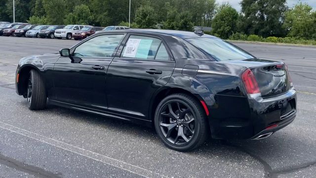 2022 Chrysler 300 Touring 6