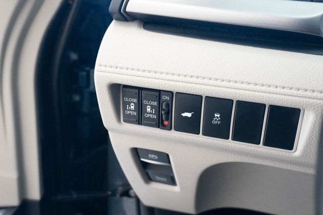 Used 2025 Honda Odyssey Van