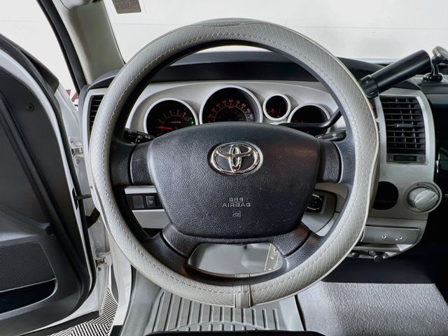 Used 2007 White Toyota SR5 image 12