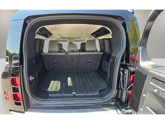 Used 2022  Land Rover SE image 32