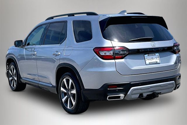 Used 2025 Honda Pilot Touring 4D Sport Utility