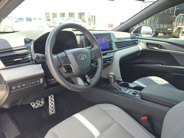 2025 Toyota Camry SE:B02318