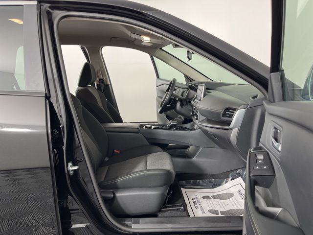 2024 Super Black Nissan Rogue SV AWD SUV