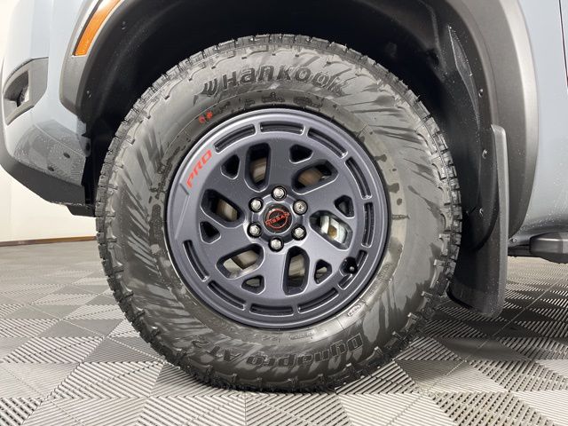 2025 Nissan Frontier PRO-4X 12