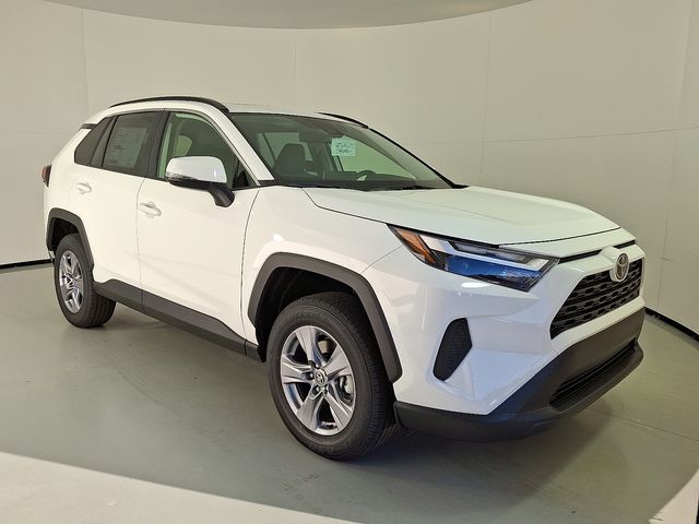2025 Toyota RAV4 XLE's photo