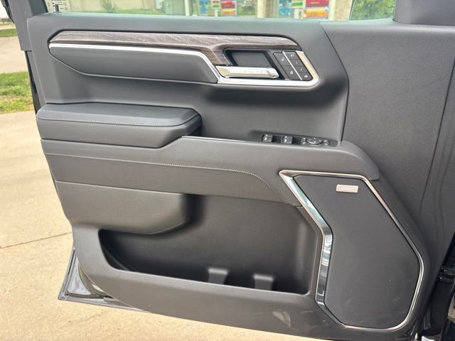2025 Chevrolet Silverado 1500 LTZ - Photo 15