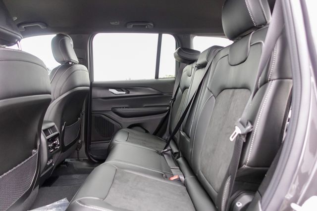 new 2025 Jeep Grand Cherokee car, priced at $40,720