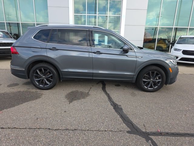 2024 Volkswagen Tiguan 2.0T SE - Pure White exterior view 4