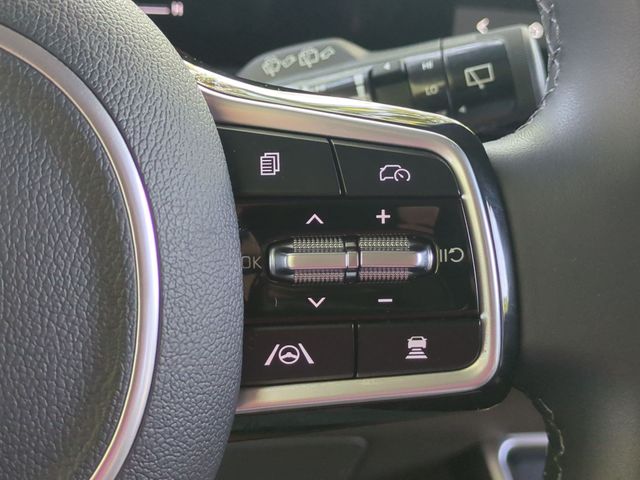 Used 2026 White Kia LXS image 20