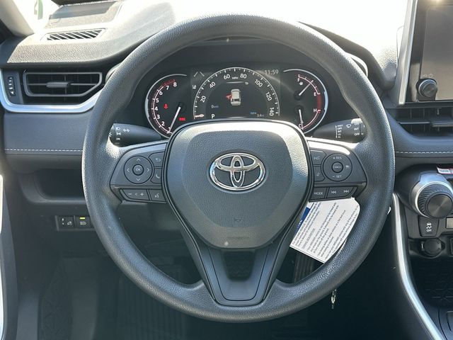 2025 Toyota RAV4 LE 8