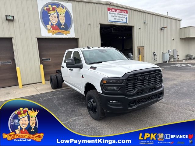 Bright White Clearcoat 2026 RAM 3500 Chassis Pickup Truck Four-Wheel Drive 8-Speed Automatic
