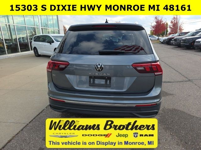 2024 Volkswagen Tiguan 2.0T SE - Pure White exterior view 6