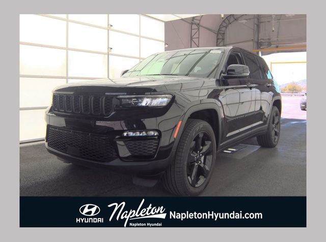 Diamond Black Crystal Pearlcoat 2023 Jeep Grand Cherokee SUV / Crossover Four-Wheel Drive 8-Speed Automatic