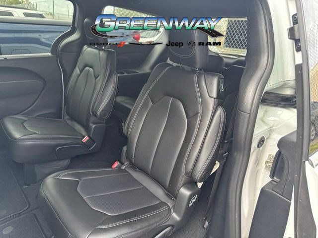 Used 2025 White Chrysler Select image 13