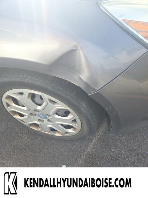 Sterling Gray Metallic 2012 Ford Focus SE Sedan Front-Wheel Drive 6-Speed Automatic