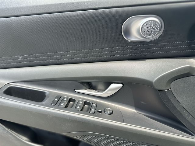 Used 2023 Silver Hyundai Blue image 14