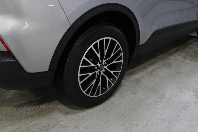 Used 2022  Ford Titanium image 26