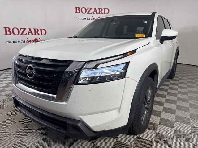 2022 Glacier White Nissan Pathfinder S FWD SUV