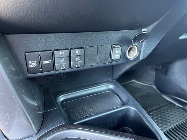 2018 Toyota RAV4 SE - Photo 29
