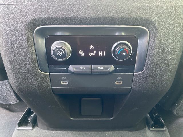2021 Chevrolet Suburban LT photo