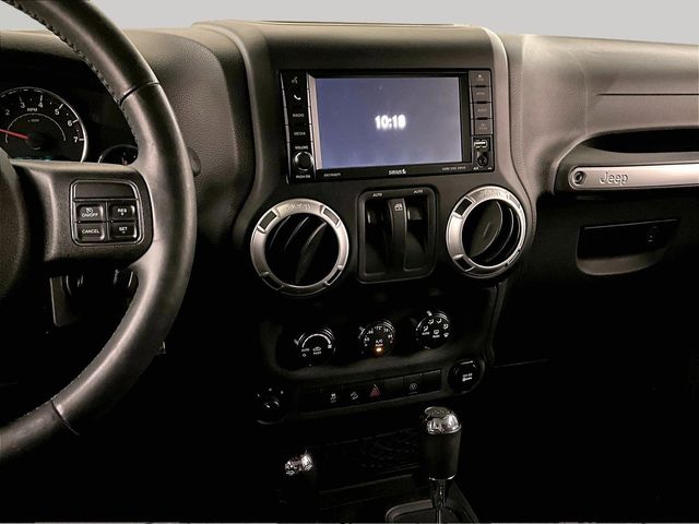 2014 Jeep Wrangler Sahara - 6