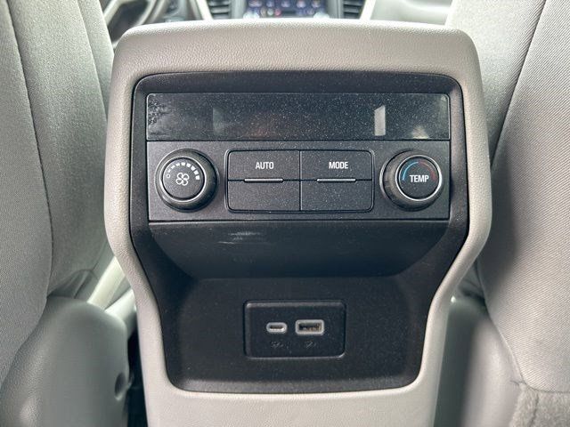 2022 GMC Acadia SLE photo