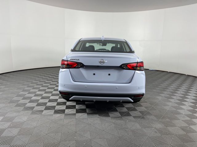 2025 Gray Sky Pearl Nissan Versa 1.6 SV FWD Sedan