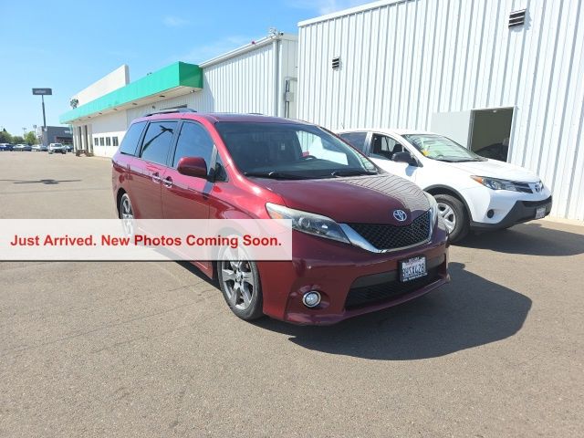2017 Toyota Sienna SE 8-Passenger FWD
