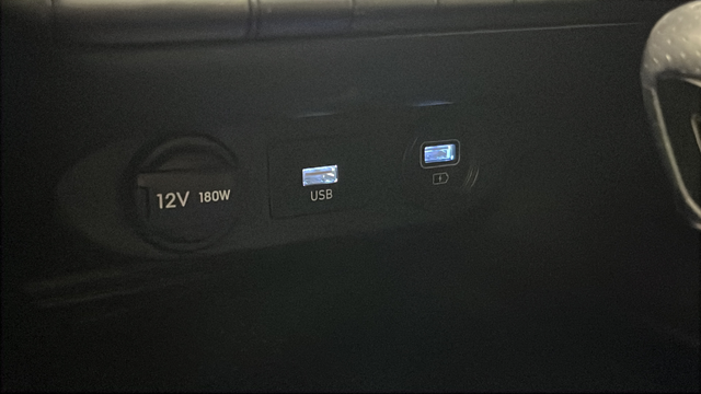 Used 2022 Ceramic White Hyundai Base image 30