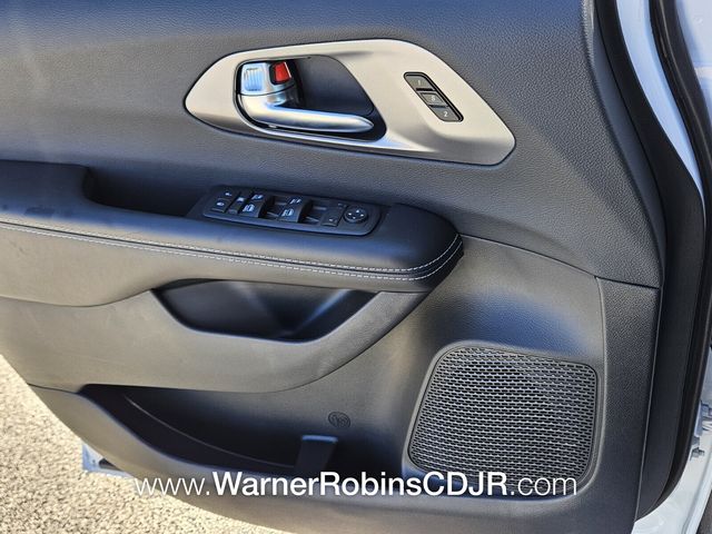 New 2026 White Chrysler Select image 30