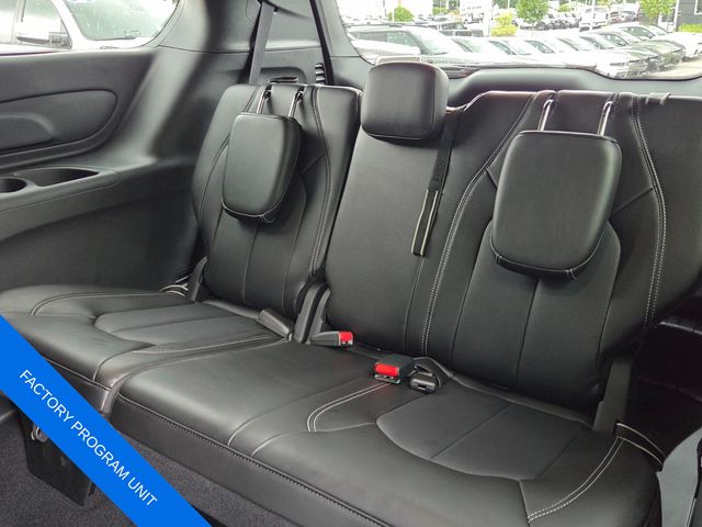 Used 2025 Chrysler Pacifica Van