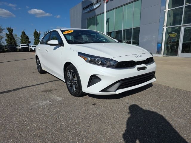 2023 Kia Forte LXS - Snow White Pearl exterior view 3