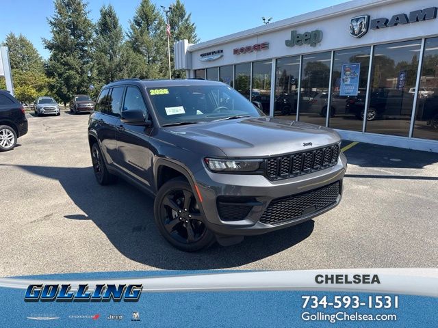Baltic Gray Metallic Clearcoat 2025 Jeep Grand Cherokee SUV / Crossover Four-Wheel Drive 8-Speed Automatic