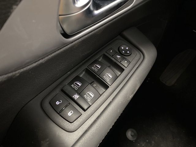 2025 Chrysler Pacifica Limited photo
