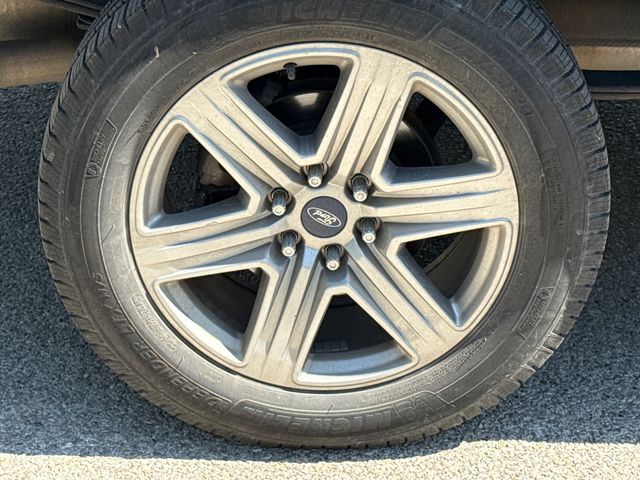 Used 2018 Gray Ford XLT image 9