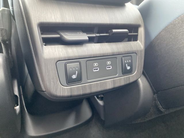 2025 Nissan Ariya PLATINUM+ e-4ORCE photo