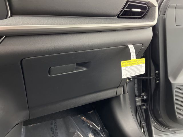 2025 Gun Metallic/Super Black Nissan Kicks SV FWD SUV
