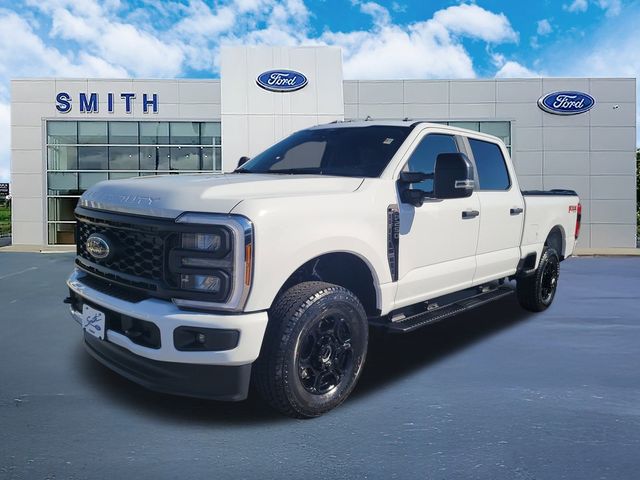 Oxford White 2026 Ford F-250 Super Duty Pickup Truck Four-Wheel Drive Automatic