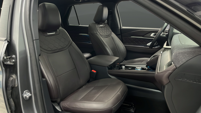 Used 2025 Carbonized Gray Metallic Ford Platinum image 25