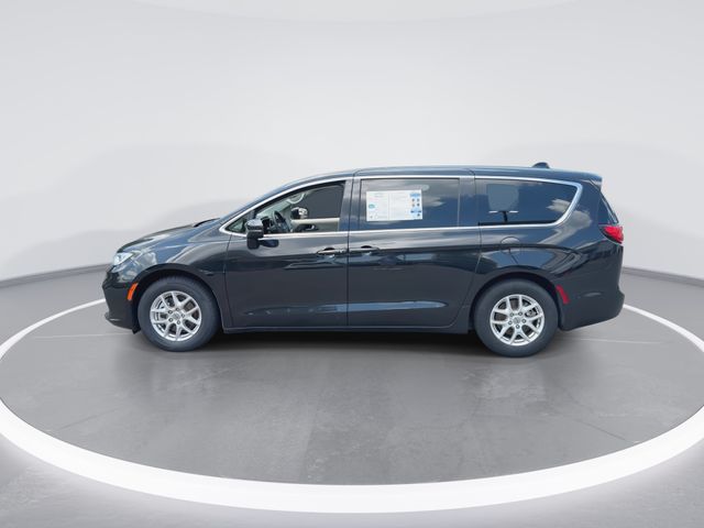 Used 2023 Black Chrysler Touring L image 5
