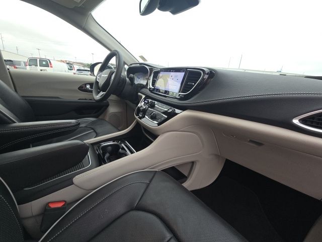 2024 Chrysler Pacifica Limited:B02071