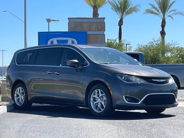 Used 2018 Granite Crystal Metallic Clearcoat Chrysler Touring Plus image 3