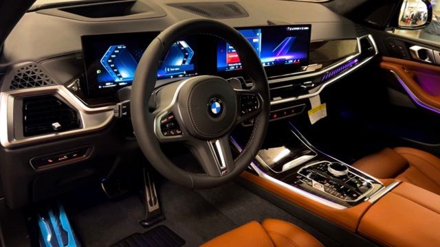 2025 BMW X7 M60i 10