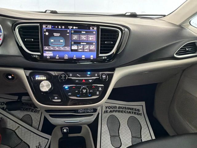 Used 2023 Chrysler Pacifica Van