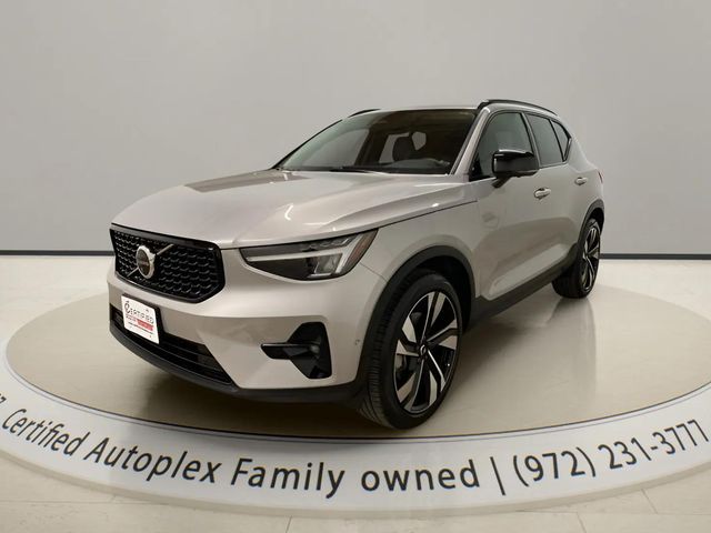 2025 Volvo XC40 B5 Plus Dark Theme AWD