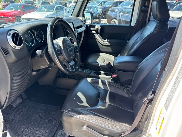 Used 2017 Bright White Clearcoat Jeep Unlimited Sahara image 6
