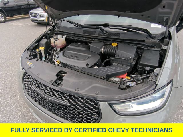 Used 2025 Chrysler Pacifica Van