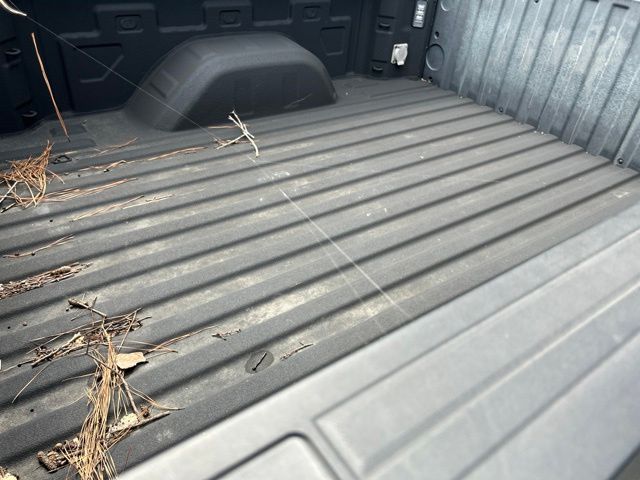 Used 2022  Chevrolet High Country image 18