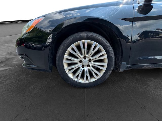 2011 Chrysler 200 Limited - Black exterior view 9